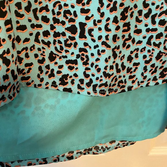 Socialite Scallop Cami Blue Animal Print - Size Large - NWOT - Picture 7 of 7